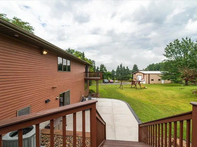 $769,000 | 55 County Rd Jj, River Falls, WI 54022