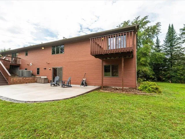 $769,000 | 55 County Rd Jj, River Falls, WI 54022