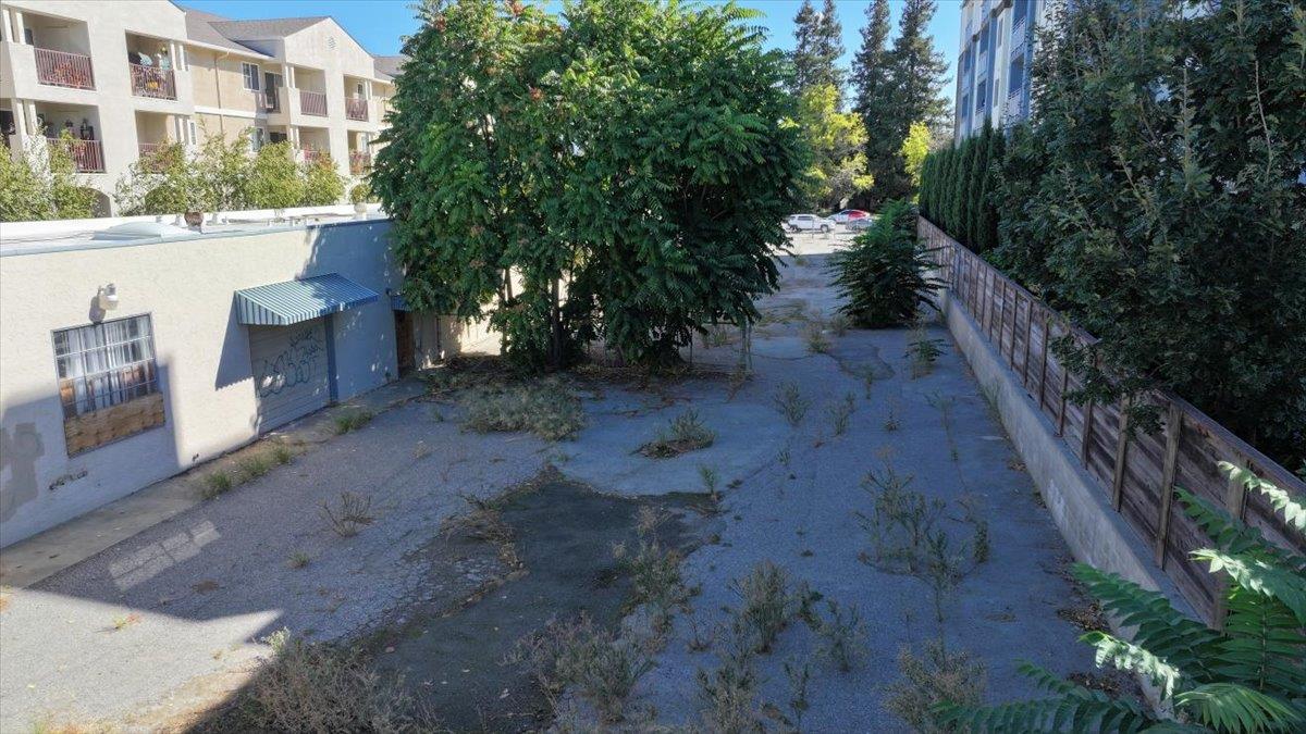 1747 Almaden Road San Jose, CA 95125 - Photo 12 of 28 a view of a pathway with a yard