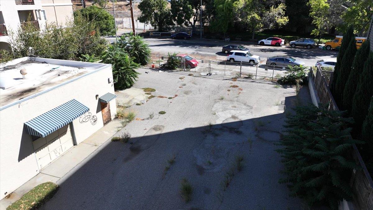 1747 Almaden Road San Jose, CA 95125 - Photo 20 of 28 a view of a terrace with sitting area
