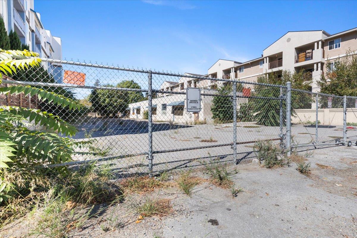 1747 Almaden Road San Jose, CA 95125 - Photo 2 of 28 a view of a large building