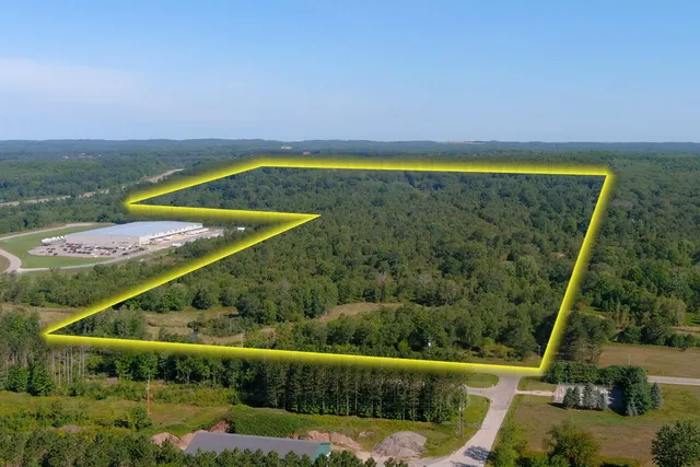 $690,000 | 34 East E Road, Cadillac, MI 49601