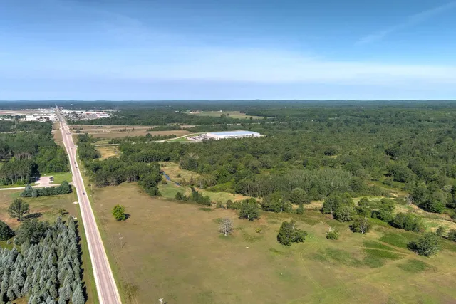 $690,000 | 34 East E Road, Cadillac, MI 49601