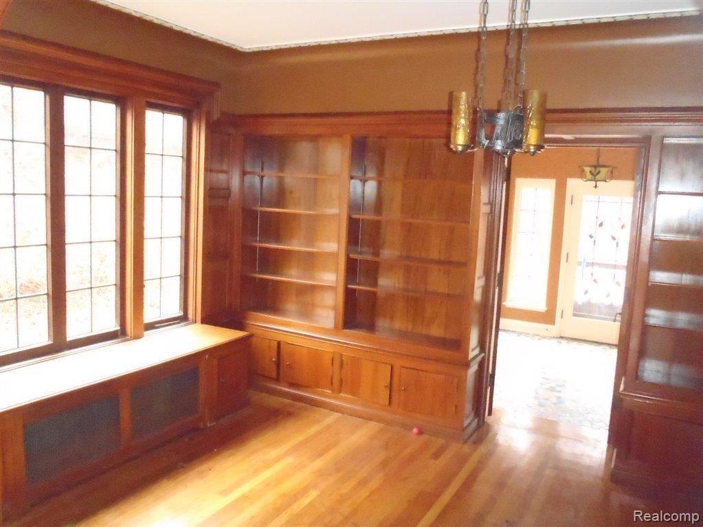 19451 Canterbury Road Detroit, MI 48221 - Photo 10 of 15 2-1-12_RON 111.jpg
