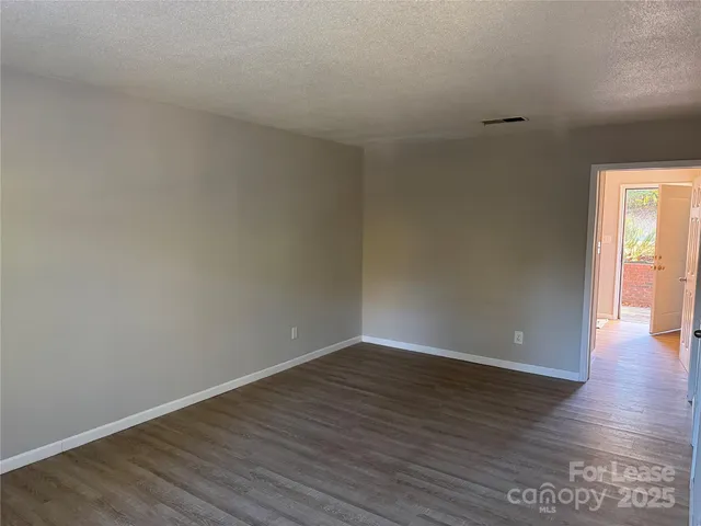 $1,095 | 157 Brookwood Avenue Northeast, Unit 14, Concord, NC 28025