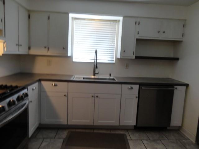 212 Erwin Place McKees Rocks, PA 15136 - Photo 4 of 17 Gallery Image 4