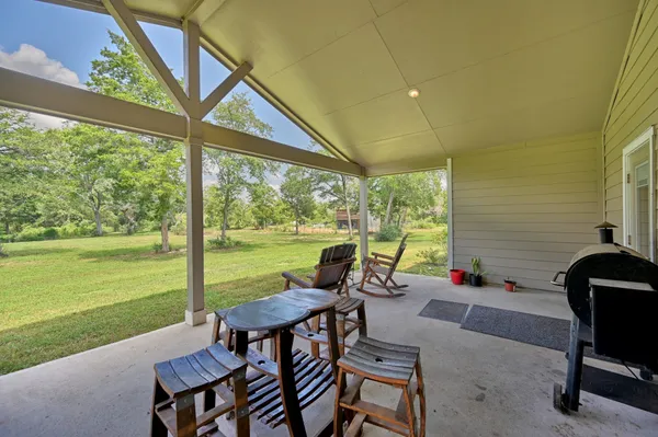 a view of a patio with garden