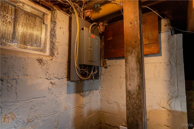 $172,400 | 108 Wells Place, Utica, NY 13502