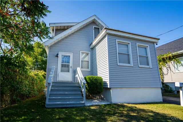 $172,400 | 108 Wells Place, Utica, NY 13502