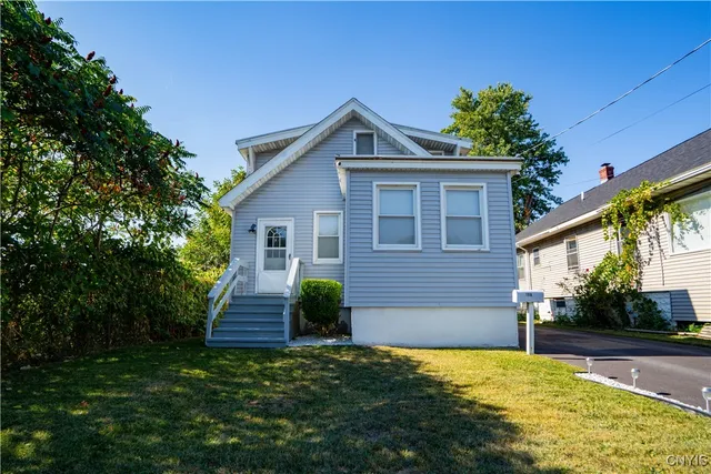 $172,400 | 108 Wells Place, Utica, NY 13502