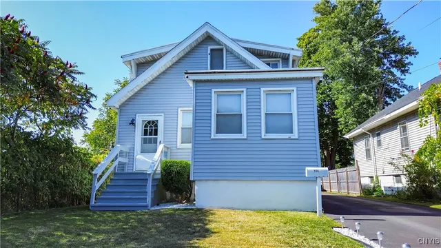 $172,400 | 108 Wells Place, Utica, NY 13502