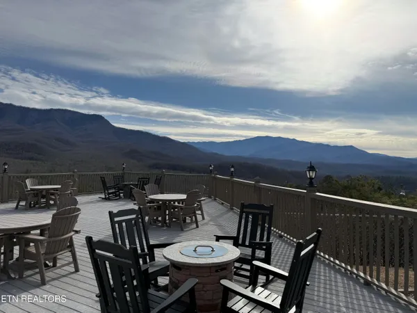 $339,000 | 3710 Weber Road, Unit 303E, Gatlinburg, TN 37738