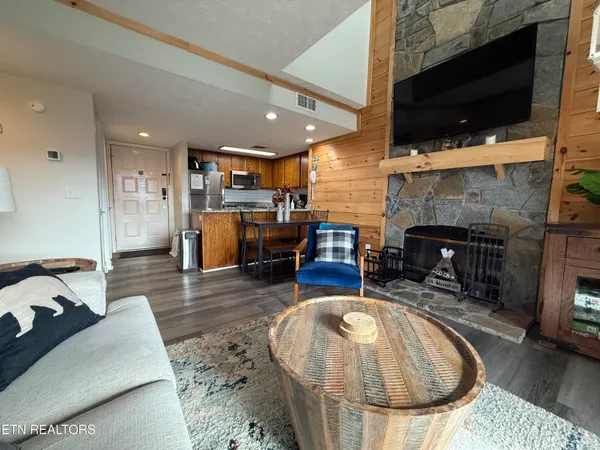 $339,000 | 3710 Weber Road, Unit 303E, Gatlinburg, TN 37738