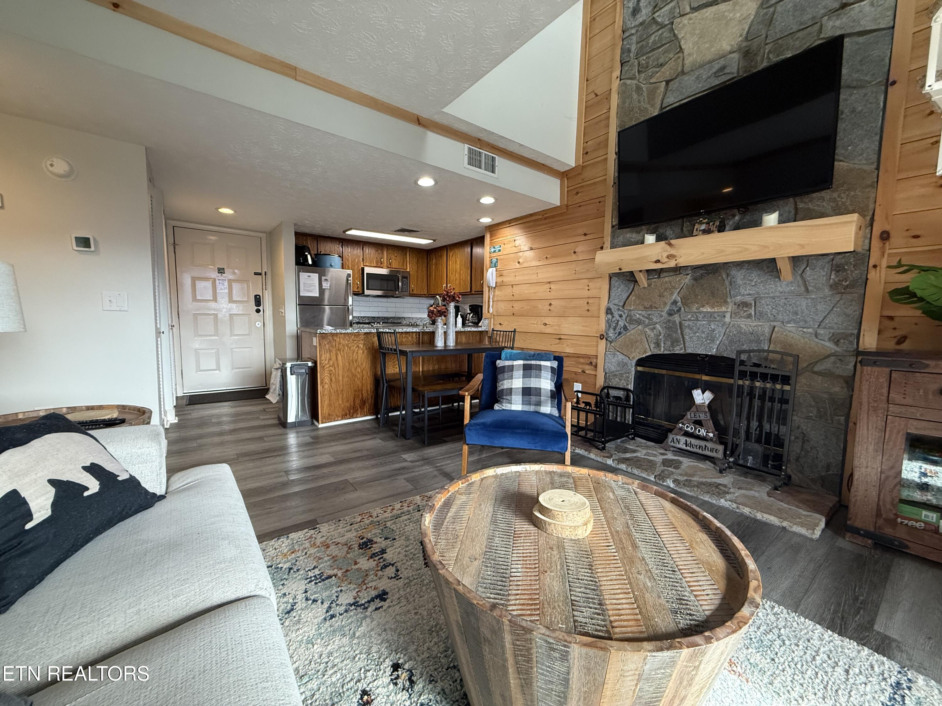 3710 Weber Road, Unit 303E Gatlinburg, TN 37738 - Photo 5 of 24 IMG_2602