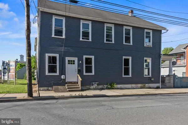 $1,200 | 106 West Main Avenue, Unit 4, Myerstown, PA 17067