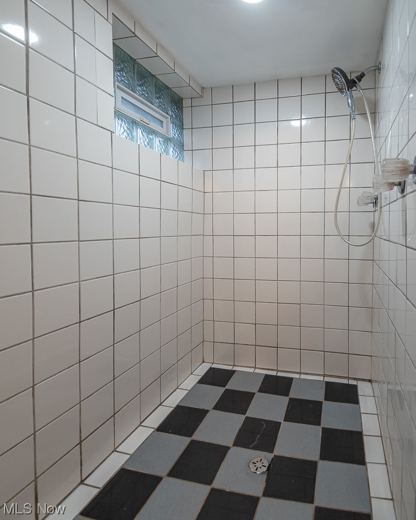 5220 Roseside Avenue Parma, OH 44134 - Photo 28 of 30 Bathroom featuring a tile shower