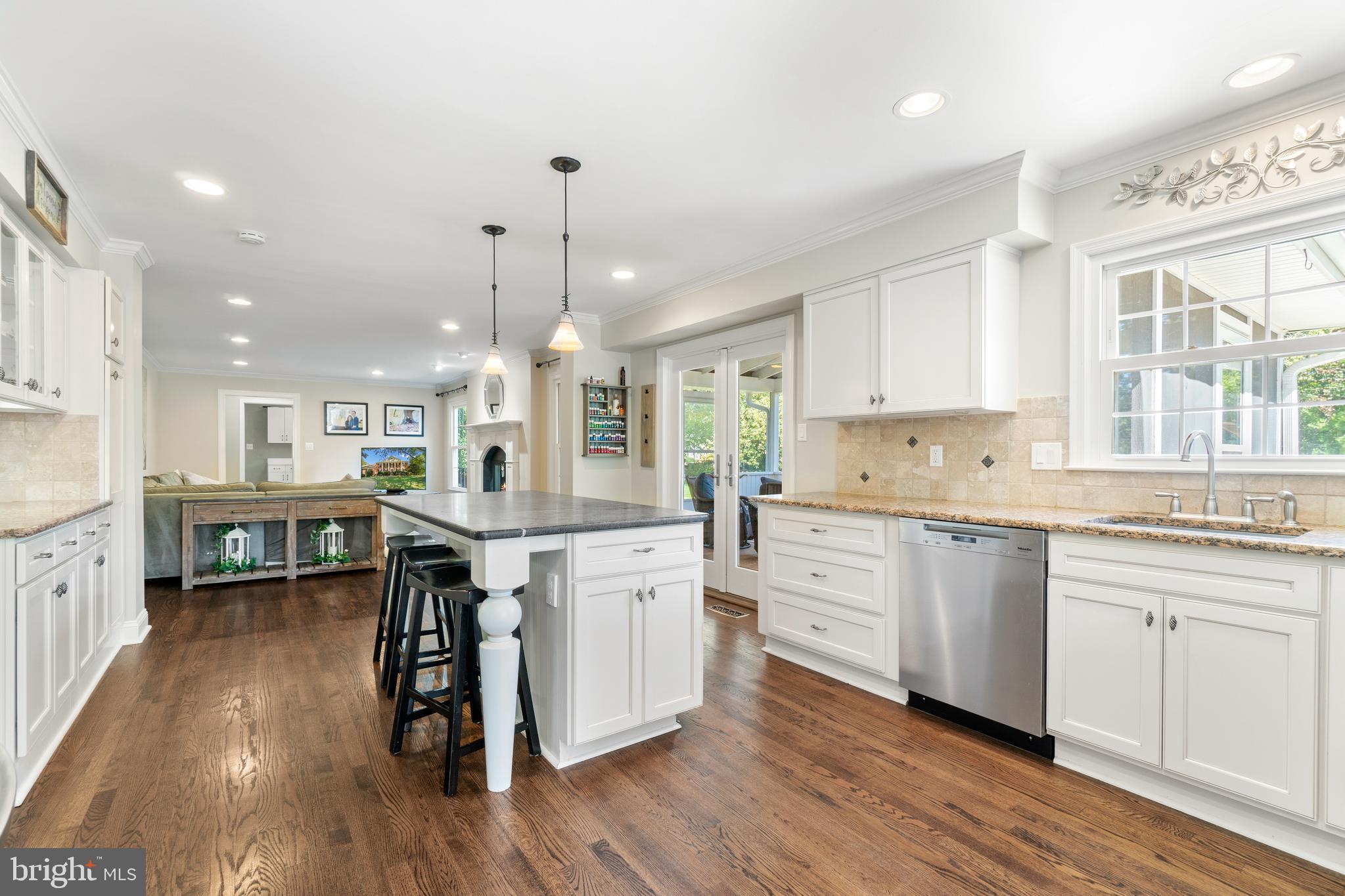 1015 Riva Ridge Drive Great Falls, VA 22066 - Photo 4 of 36