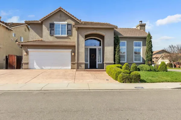 $729,900 | 3329 Vancouver Drive, Modesto, CA 95355