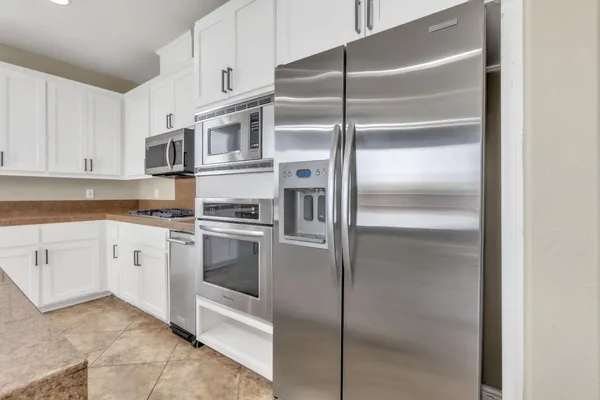 $699,900 | 3329 Vancouver Drive, Modesto, CA 95355