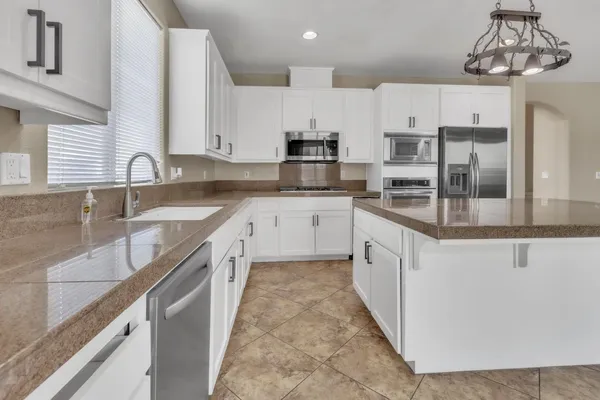 $699,900 | 3329 Vancouver Drive, Modesto, CA 95355