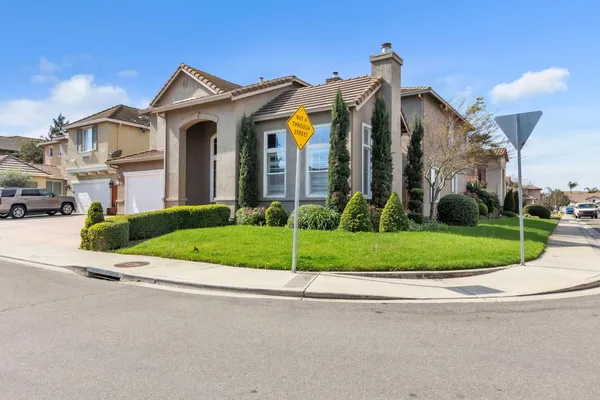 $699,900 | 3329 Vancouver Drive, Modesto, CA 95355