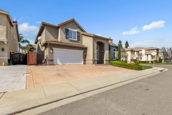 $699,900 | 3329 Vancouver Drive, Modesto, CA 95355