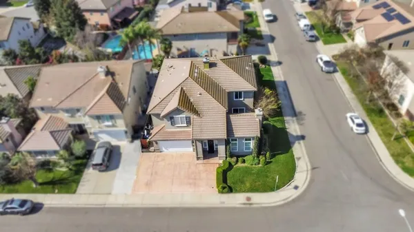 $699,900 | 3329 Vancouver Drive, Modesto, CA 95355