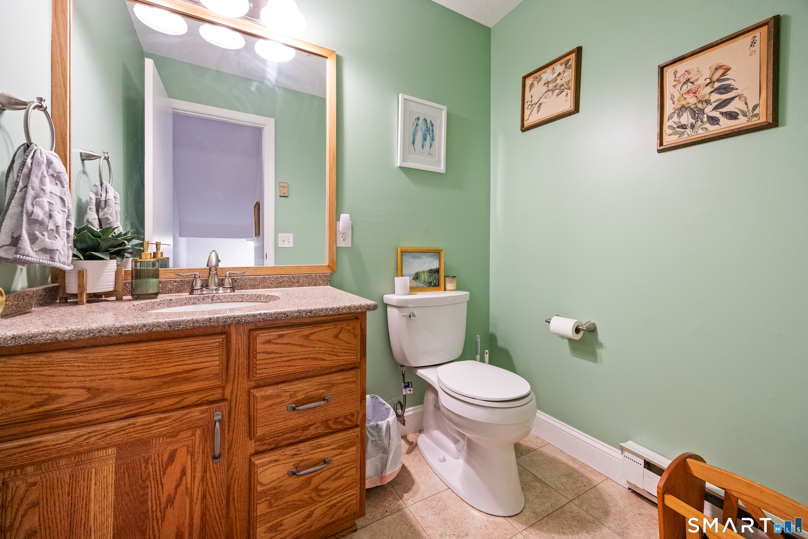 925 Oronoke Road, Unit 41D Waterbury, CT 06708 - Photo 16 of 31 Main level bathroom close to LR and Kitchen