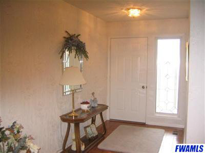 924 Mill Pointe Fort Wayne, IN 46845 - Photo 2 of 12