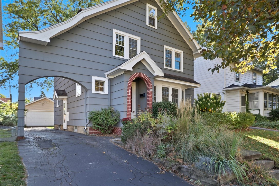 267 Laurelton Road Irondequoit, NY 14609 - Photo 2 of 37