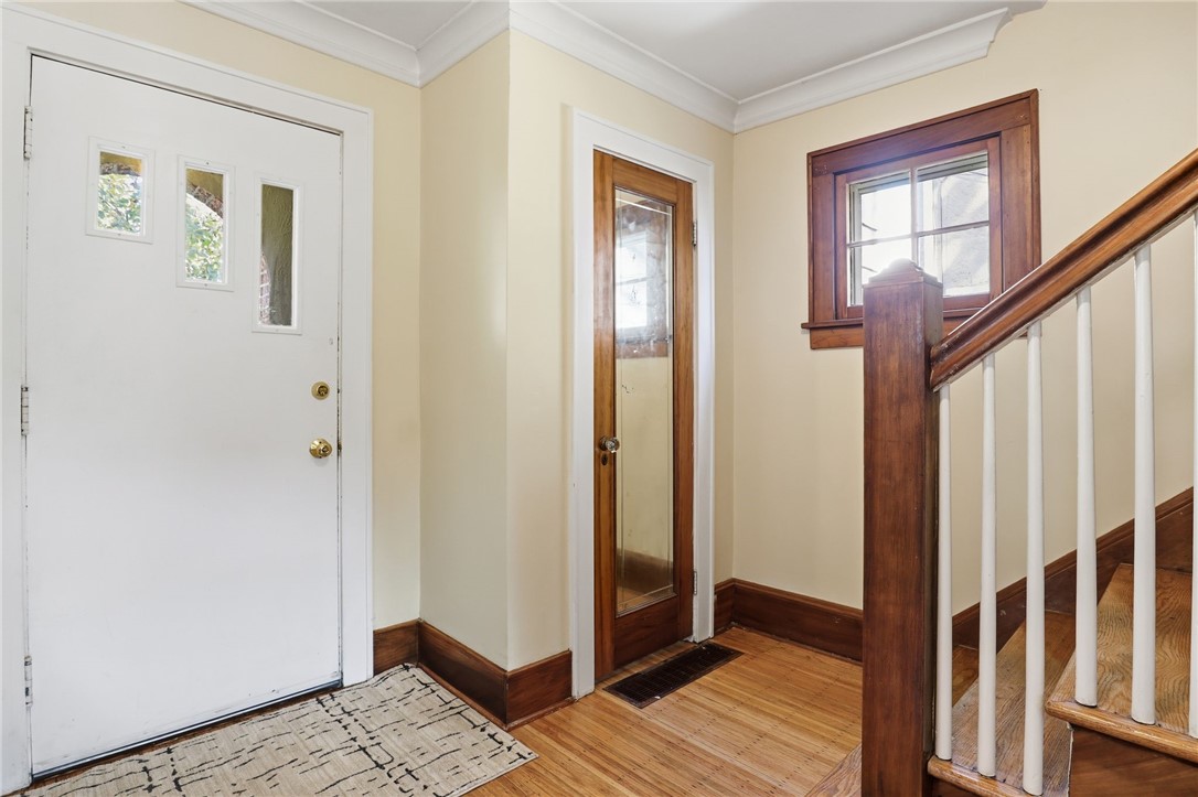 267 Laurelton Road Irondequoit, NY 14609 - Photo 4 of 37