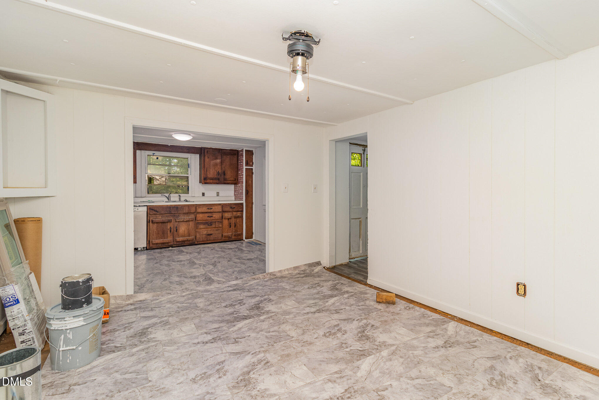 495 Horseshoe Road Aberdeen, NC 28315 - Photo 7 of 16 a living room with furniture and a window