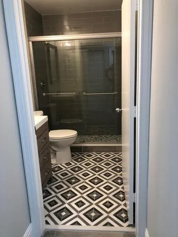 a bathroom with a toilet and a shower