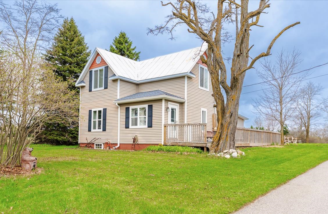 3105 Supply Road Traverse City, MI 49696 - Photo 1 of 70