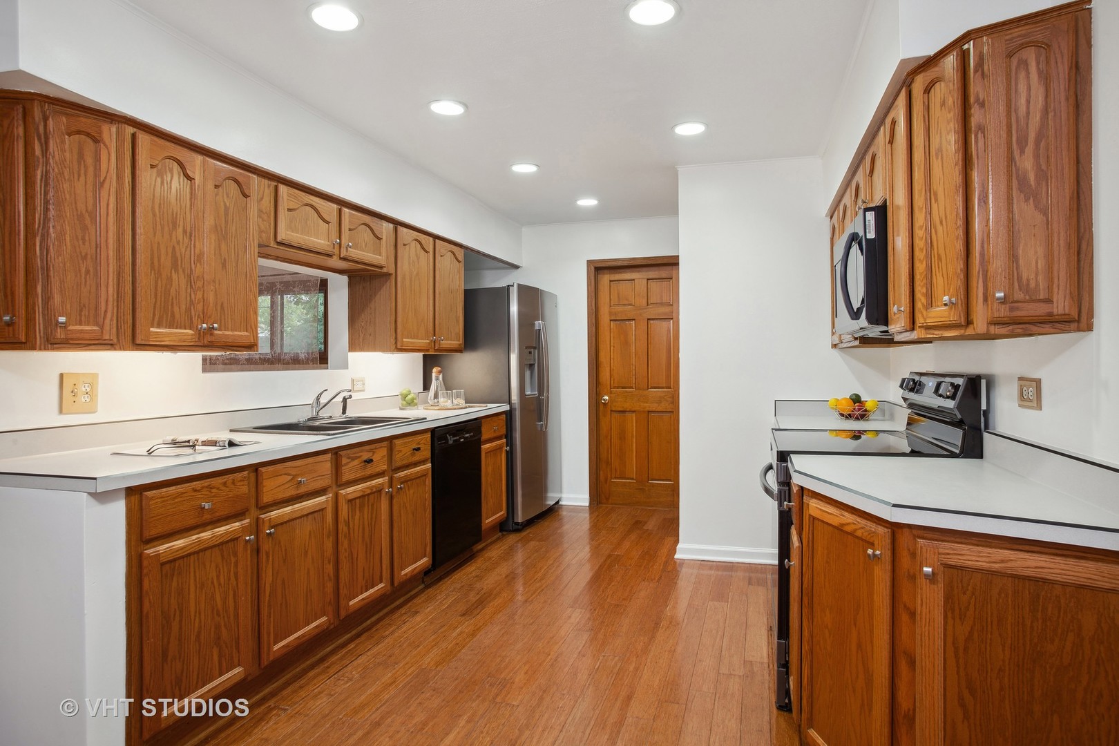 541 Ridgewood Road Elk Grove Village, IL 60007 - Photo 5 of 16 Gallery Image 5
