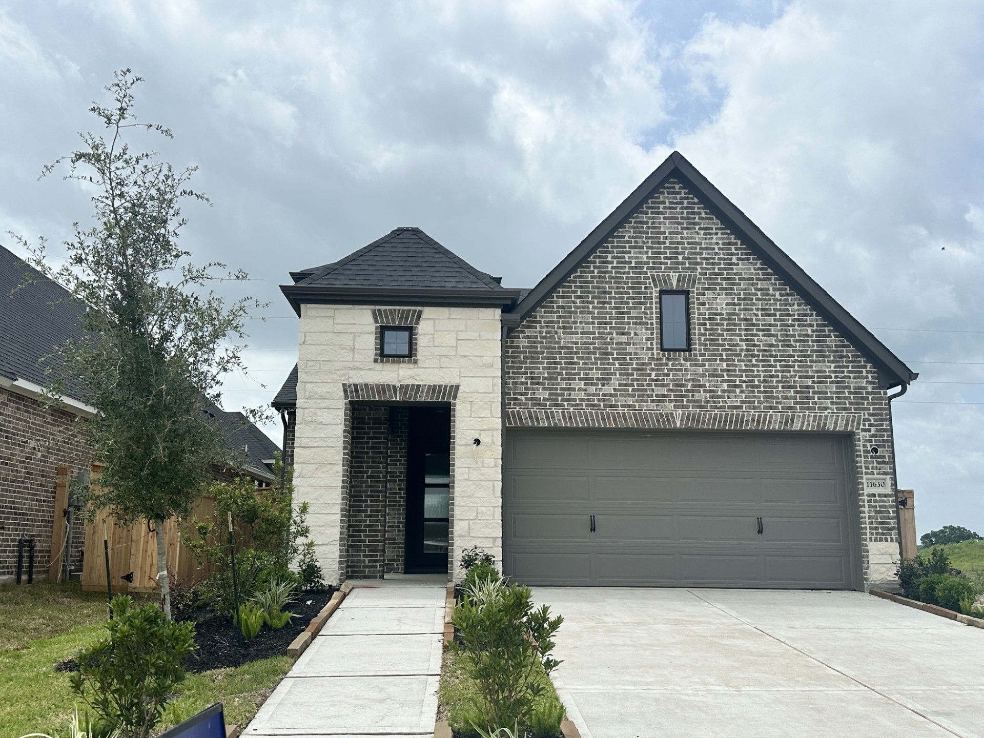 11630 Birdsong Drive Rosharon, TX 77583 - Photo 2 of 20 Welcome to The Galveston by David Weekley Homes. **HOME ESTIMATED TO BE COMPLETE JUNE 2026**