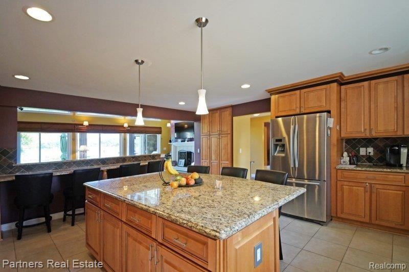 8351 Hilton Road Brighton, MI 48114 - Photo 21 of 33 Stainless, granite and warm wood