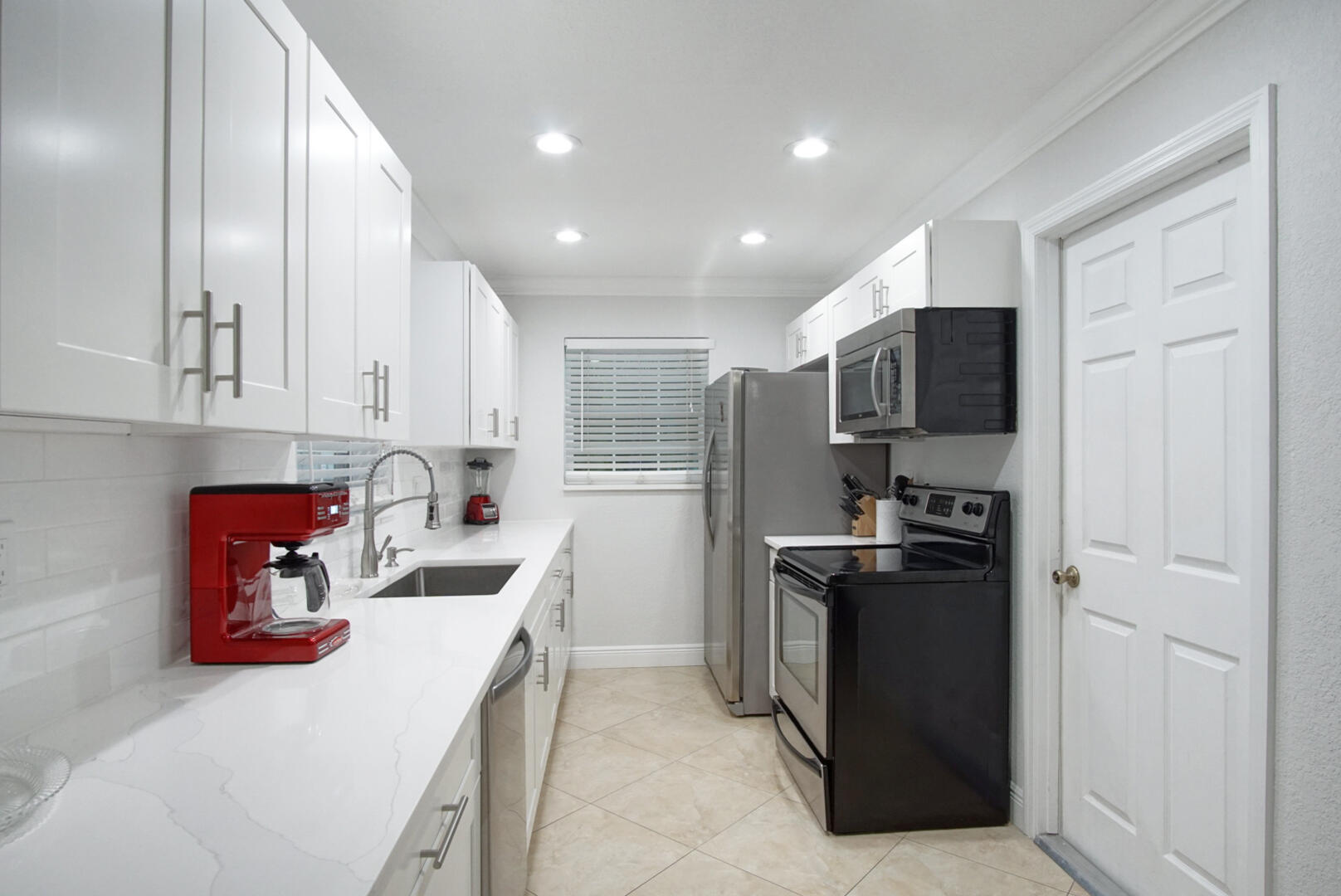 862 Southwest Curtis Street Port St. Lucie, FL 34983 - Photo 6 of 25 Galley kitchen