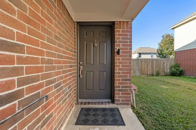 a view of a pathway with a house
