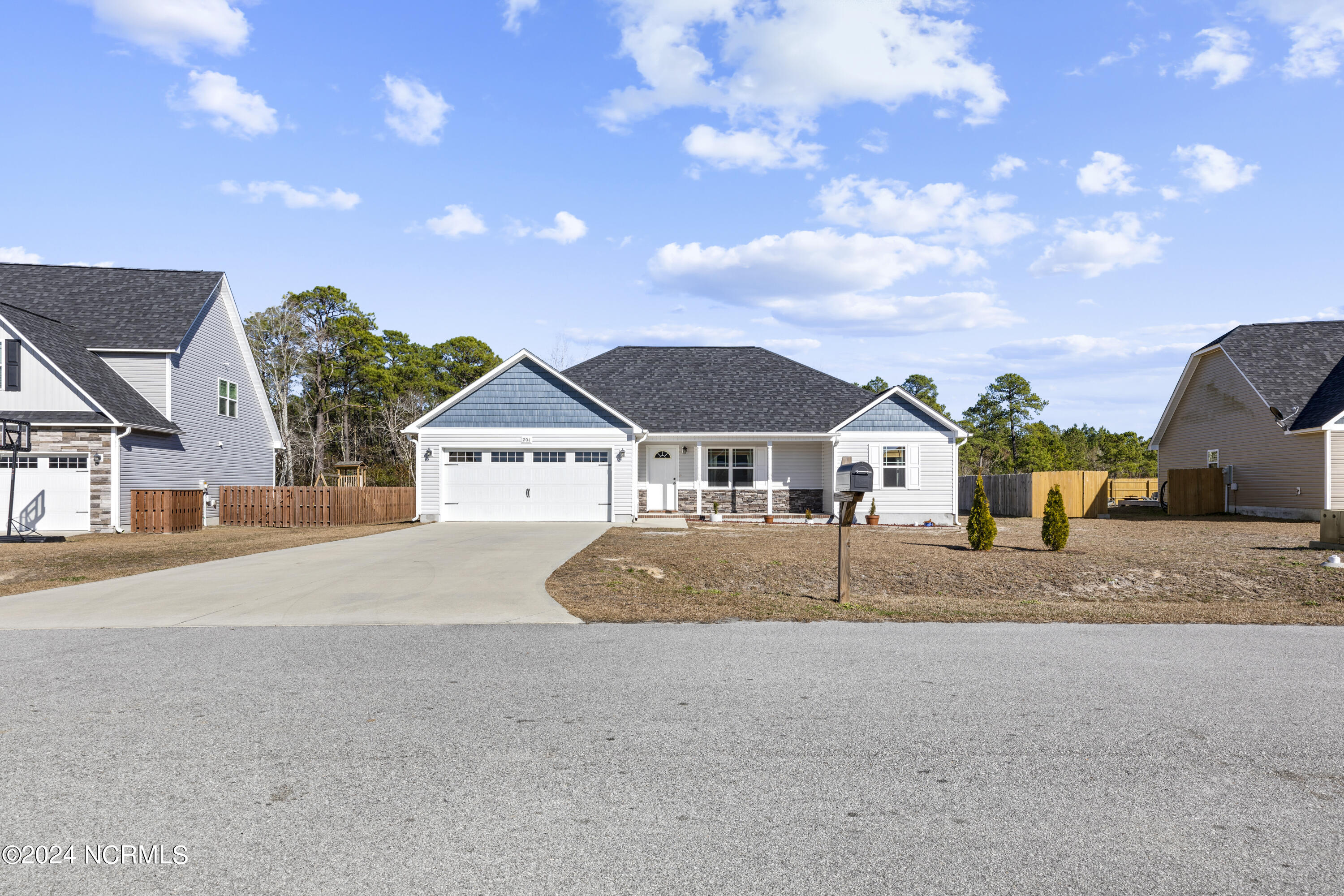 204 Tappi Terrace Hubert, NC 28539 - Photo 2 of 21 0W2A4854