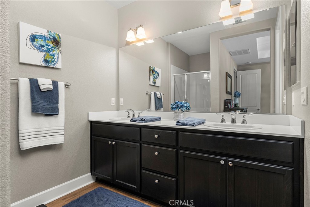 56 Bentwater Loop Chico, CA 95973 - Photo 23 of 40 Primary Bathroom
