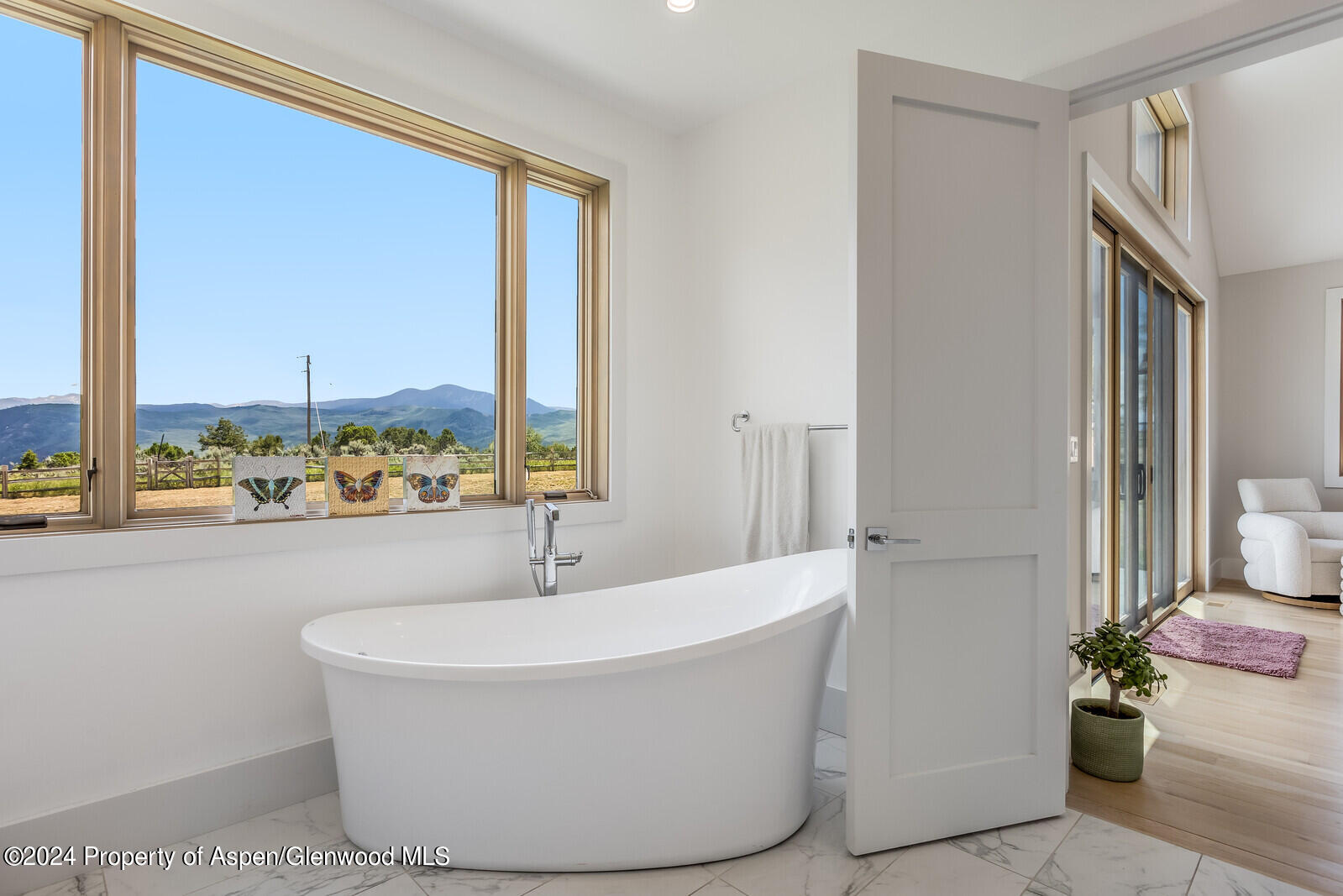 577 Fox Run Drive Carbondale, CO 81623 - Photo 46 of 67 a white bath tub sitting in a bathroom next to a window