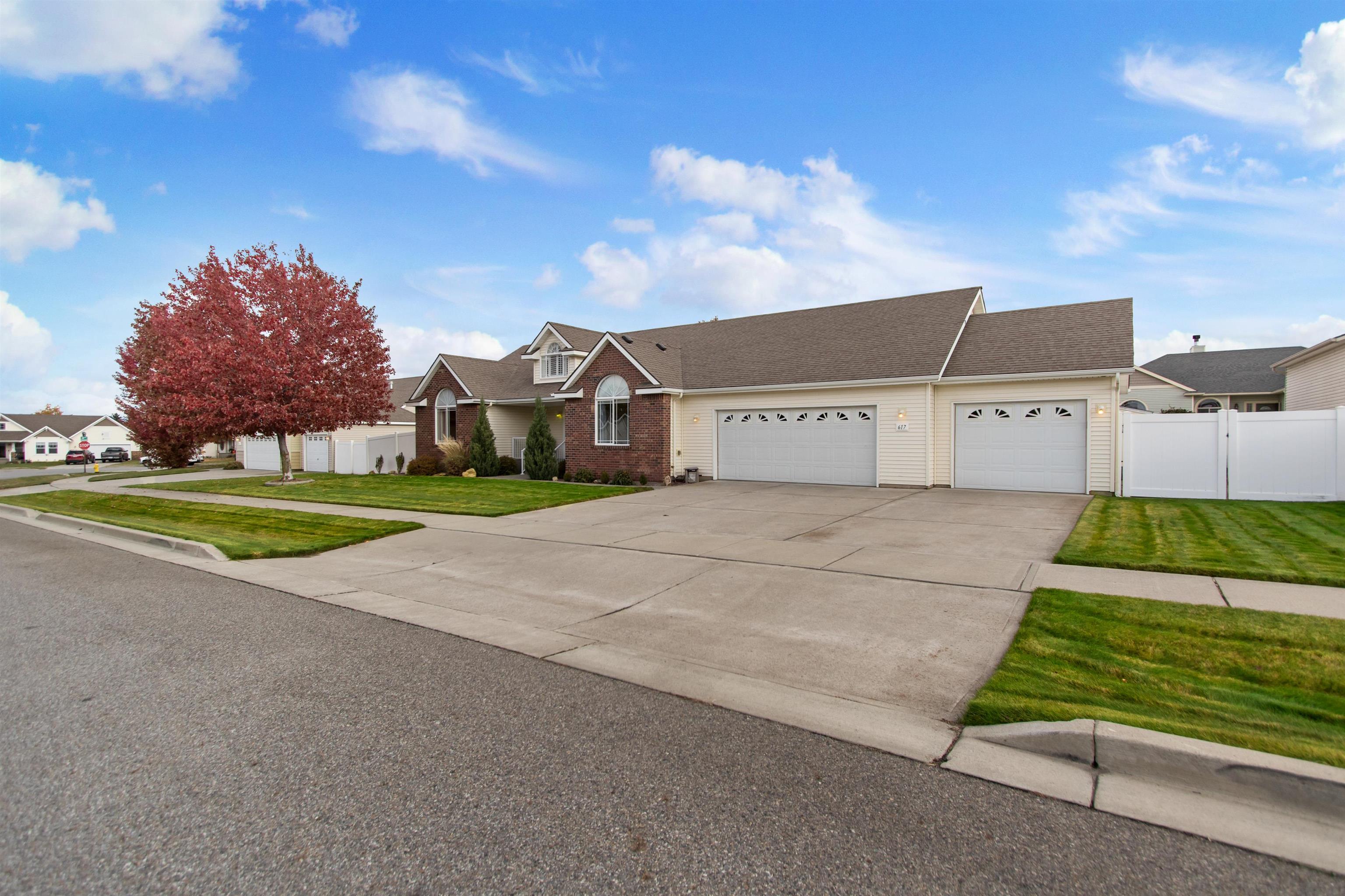 617 South Holiday Road Spokane Valley, WA 99016 - Photo 2 of 35