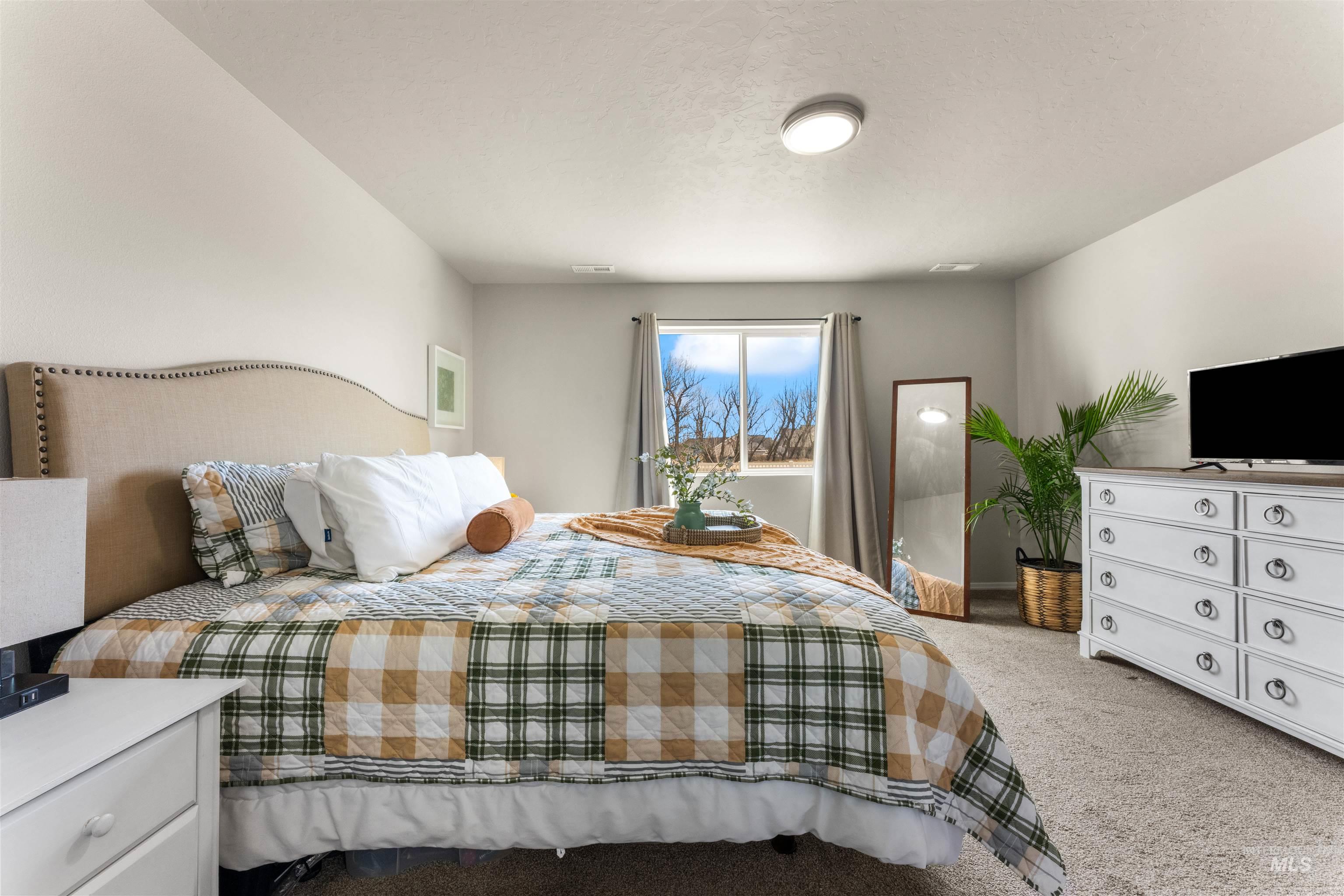 16378 Kelso Way Caldwell, ID 83607 - Photo 24 of 34 Bedroom featuring light carpet