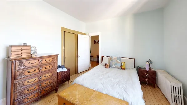 a bed room with a bed and a closet