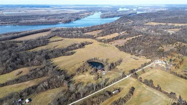 $275,000 | 2998 Gresham Hollow Road, Hamburg, IL 62045