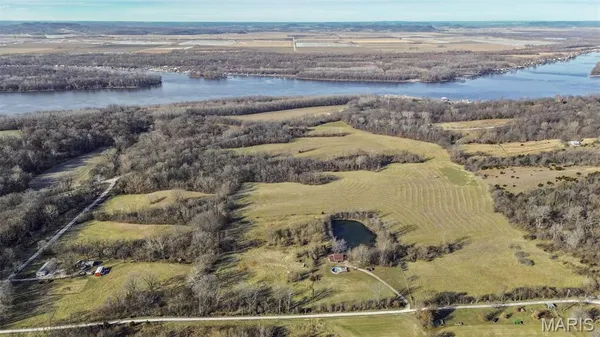 $275,000 | 2998 Gresham Hollow Road, Hamburg, IL 62045