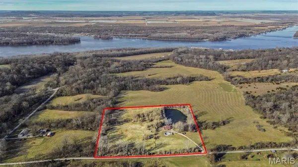 $275,000 | 2998 Gresham Hollow Road, Hamburg, IL 62045