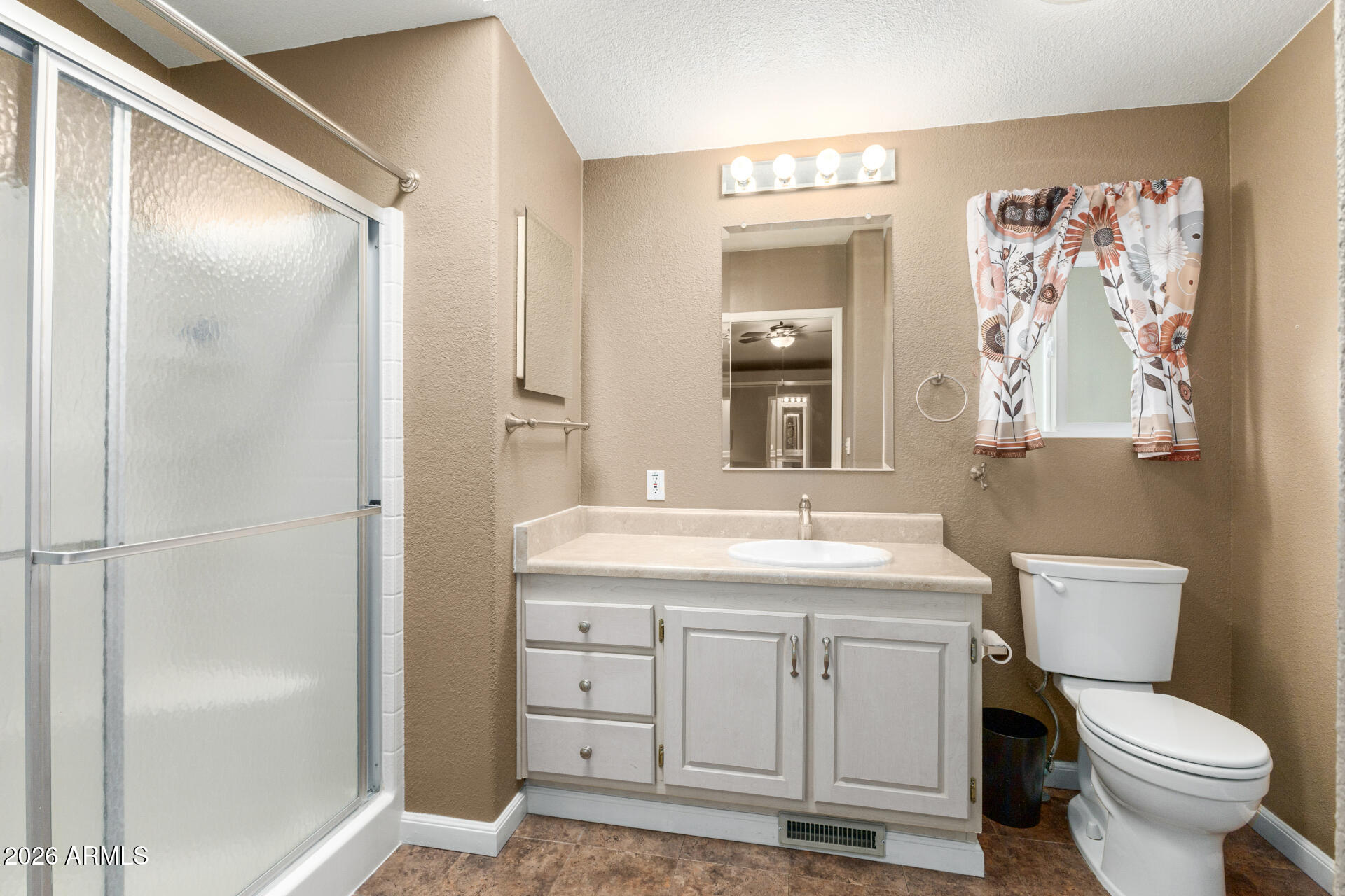 2400 East Baseline Avenue, Unit 285 Apache Junction, AZ 85119 - Photo 13 of 26 Main/Mstr Bath