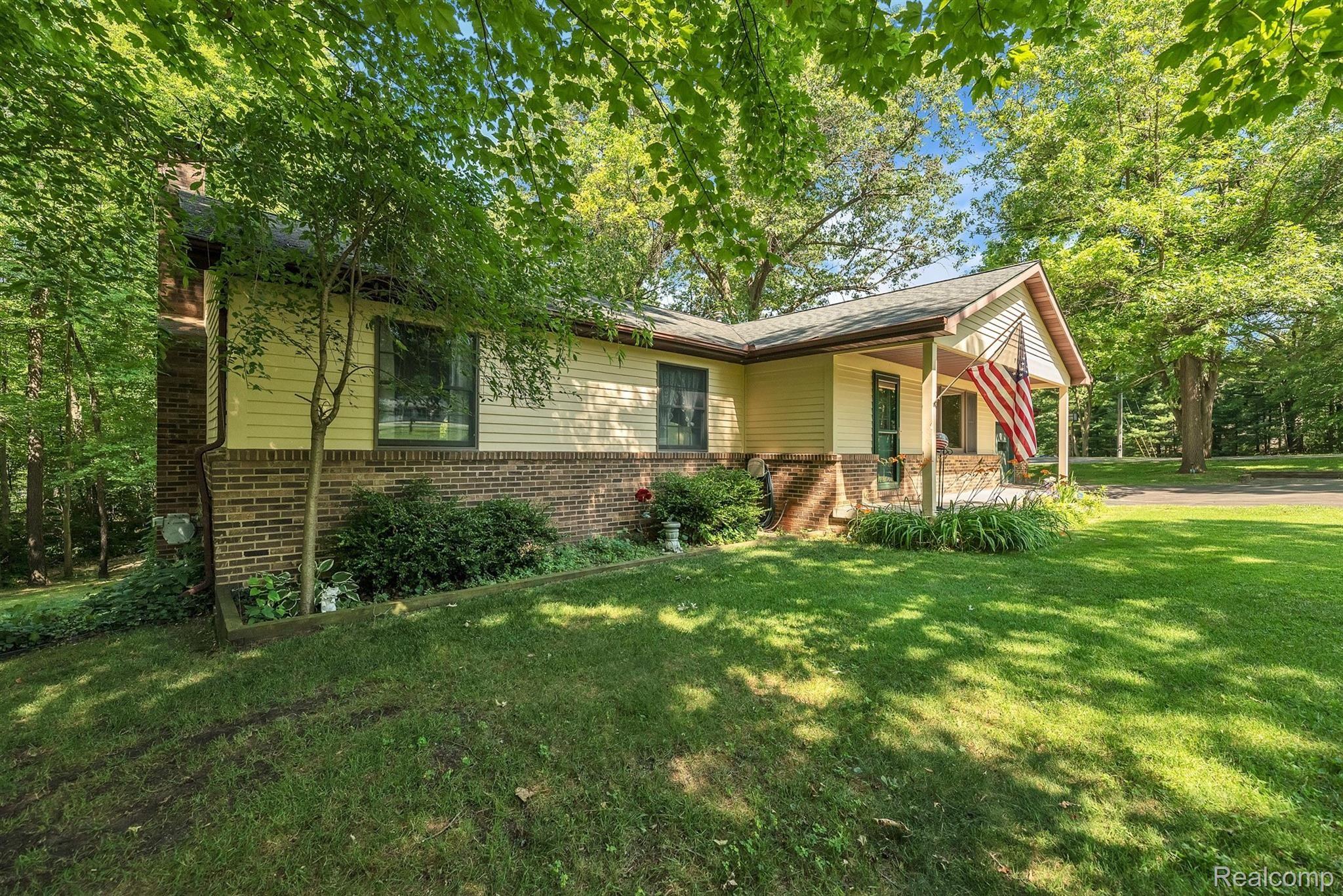 11132 Mcgregor Road Pinckney, MI 48169 - Photo 42 of 50 02-11132 Mcgregor Rd-WindowStill-Re.jpg